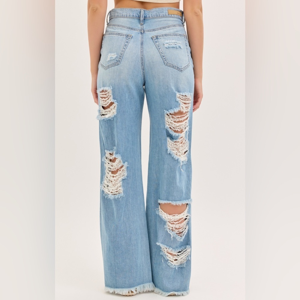 NWT Cello Ultra Distressed Back and Front Relaxed Fit High Rise Wide Leg Jeans - Picture 4 of 7
